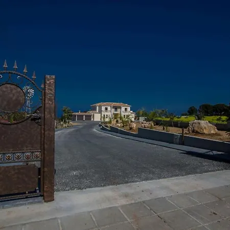 Deluxe, Fabulous And Luxurious 7bdr Villa, Close To Fig Tree Bay וילה פרוטאראס