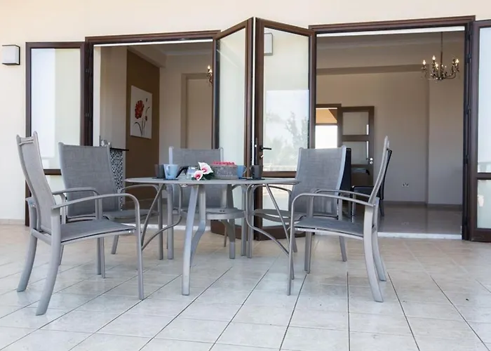 Villa Deluxe, Fabulous And Luxurious 7bdr Villa, Close To Fig Tree *