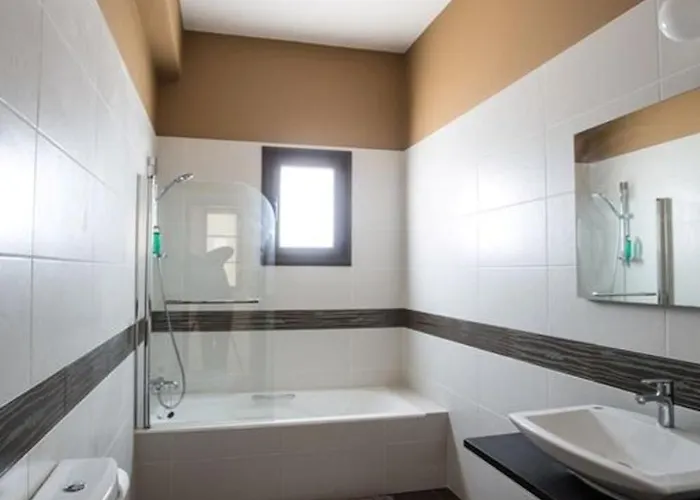 Villa Deluxe, Fabulous And Luxurious 7bdr Villa, Close To Fig Tree