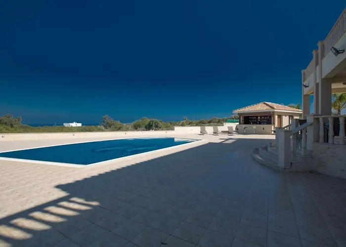 Deluxe, Fabulous And Luxurious 7bdr Villa, Close To Fig Tree