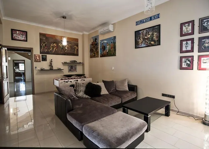 Villa Deluxe, Fabulous And Luxurious 7bdr Villa, Close To Fig Tree *