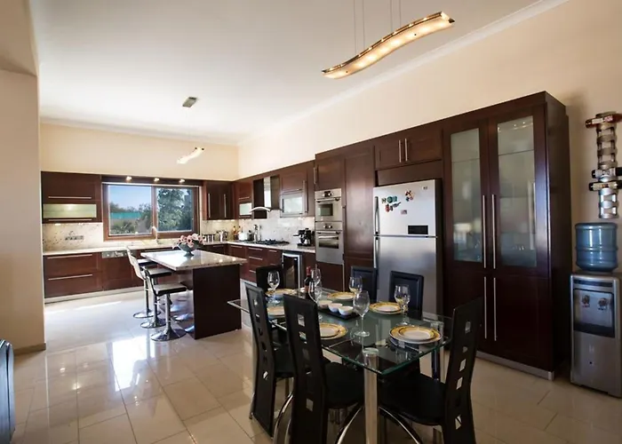 Deluxe, Fabulous And Luxurious 7bdr Villa, Close To Fig Tree Protaras