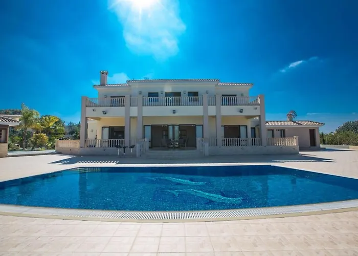 Deluxe, Fabulous And Luxurious 7bdr Villa, Close To Fig Tree Vilă