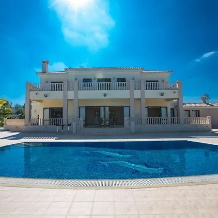 Villa Deluxe, Fabulous And Luxurious 7bdr Villa, Close To Fig Tree Bay Protaras