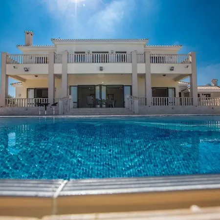 Villa Deluxe Fabulous&luxurious 7bdr Close To Fig Tree Bay Protaras