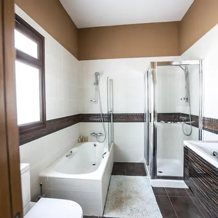 Deluxe, Fabulous And Luxurious 7bdr Villa, Close To Fig Tree