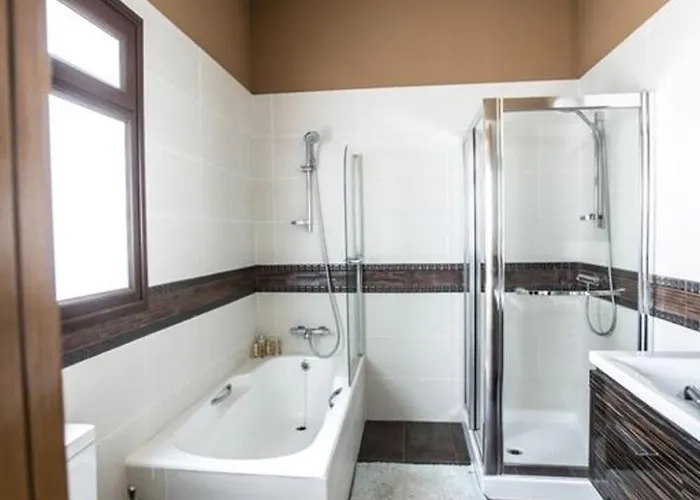 Deluxe, Fabulous And Luxurious 7bdr Villa, Close To Fig Tree