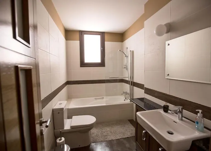 Deluxe, Fabulous And Luxurious 7bdr Villa, Close To Fig Tree